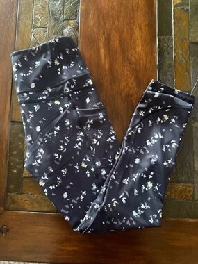 ZYIA Black Floral Pocket Light n Tights 24” (6-8)